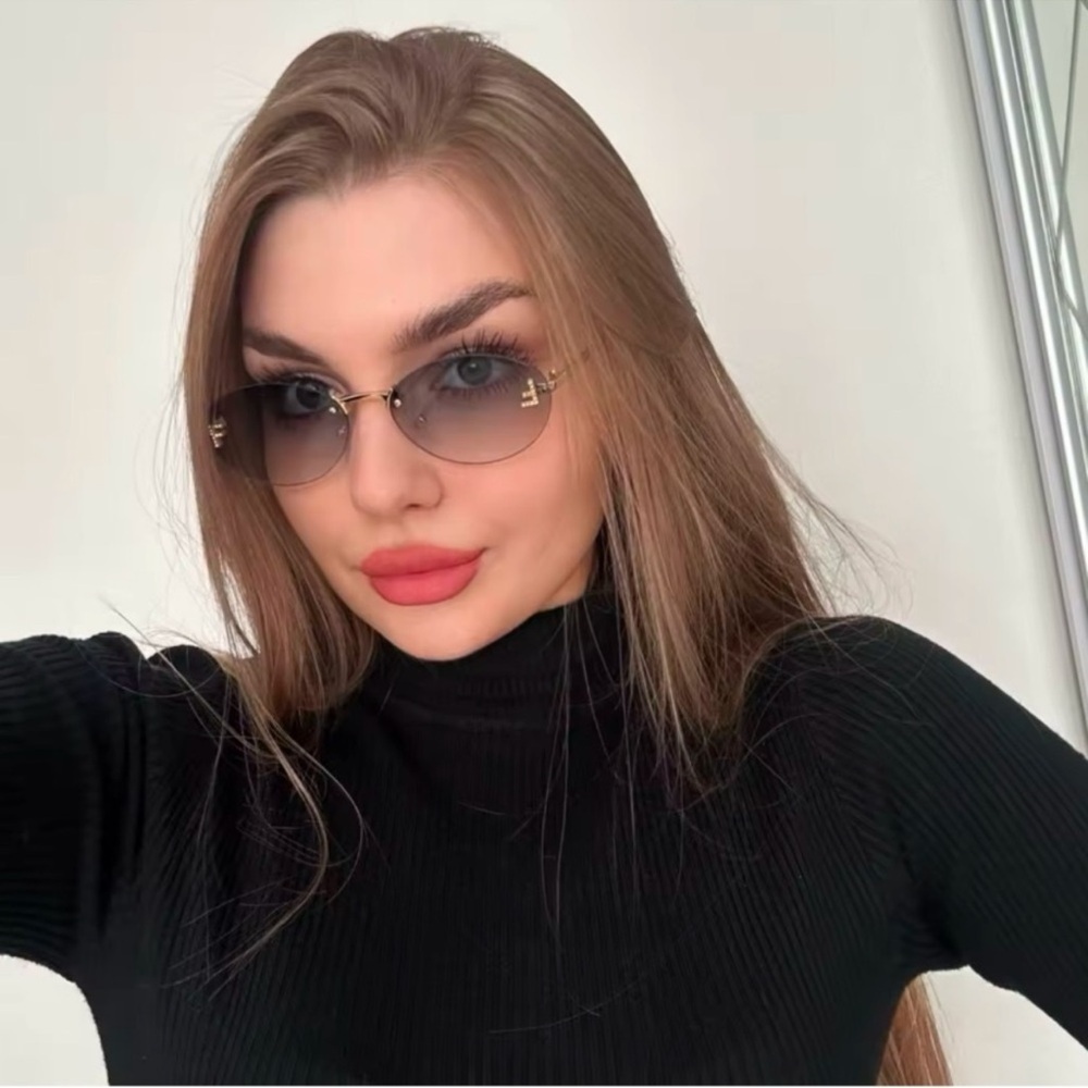 Retro F Stylish Black Sunglasses - Picture 2 of 15